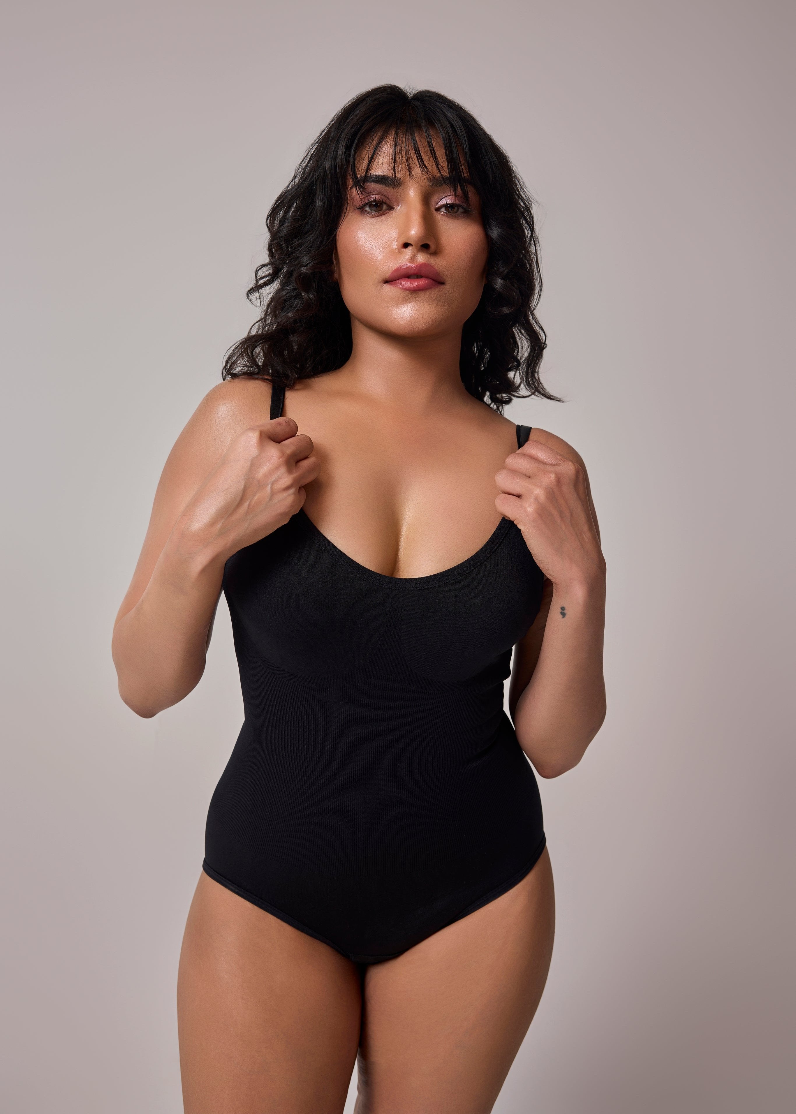 snatched bodysuit shapewear in black color